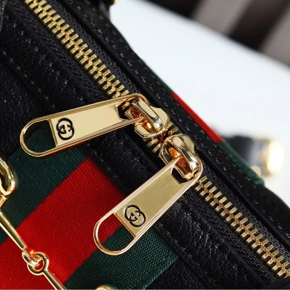 GUCCI Borsetto Boston Bag with Gold Hardware Leather Shoulder Bag - Picture 5 of 6